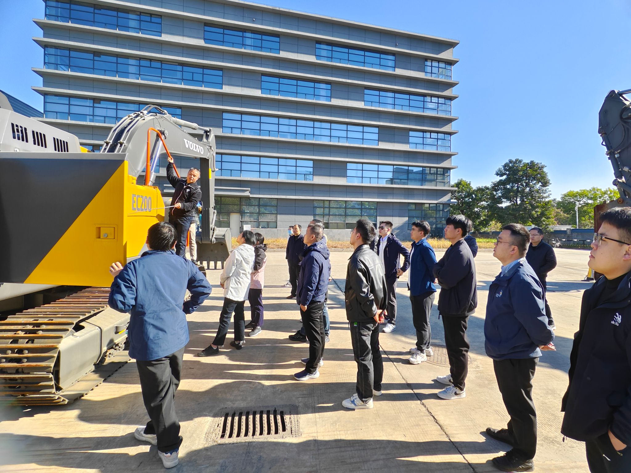 沃爾沃建筑設(shè)備2025年寒假合作院校師資培訓(xùn)班在我院成功舉辦 圓滿搭建教育合作“腳手架”